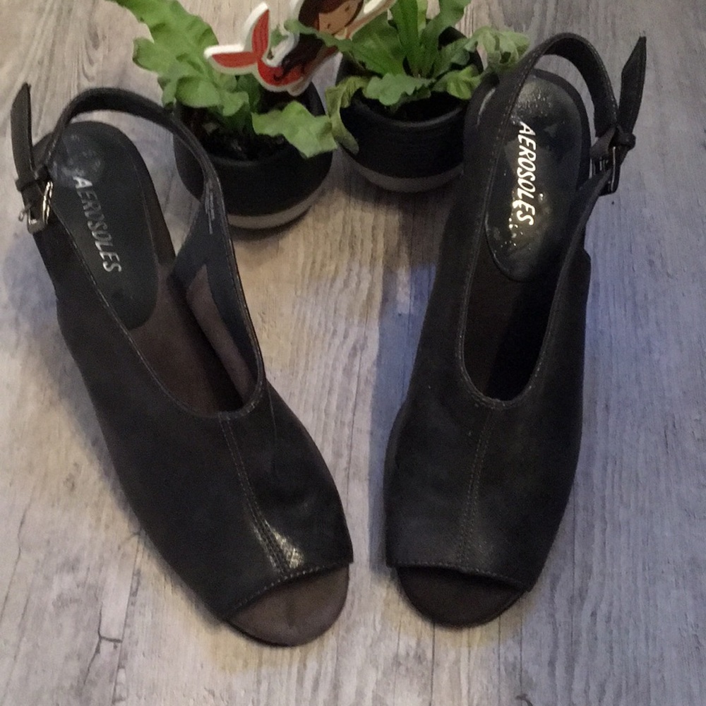 Peep toe pumps